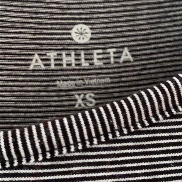 ATHLETA Long Sleeve Top. - Picture 2 of 7